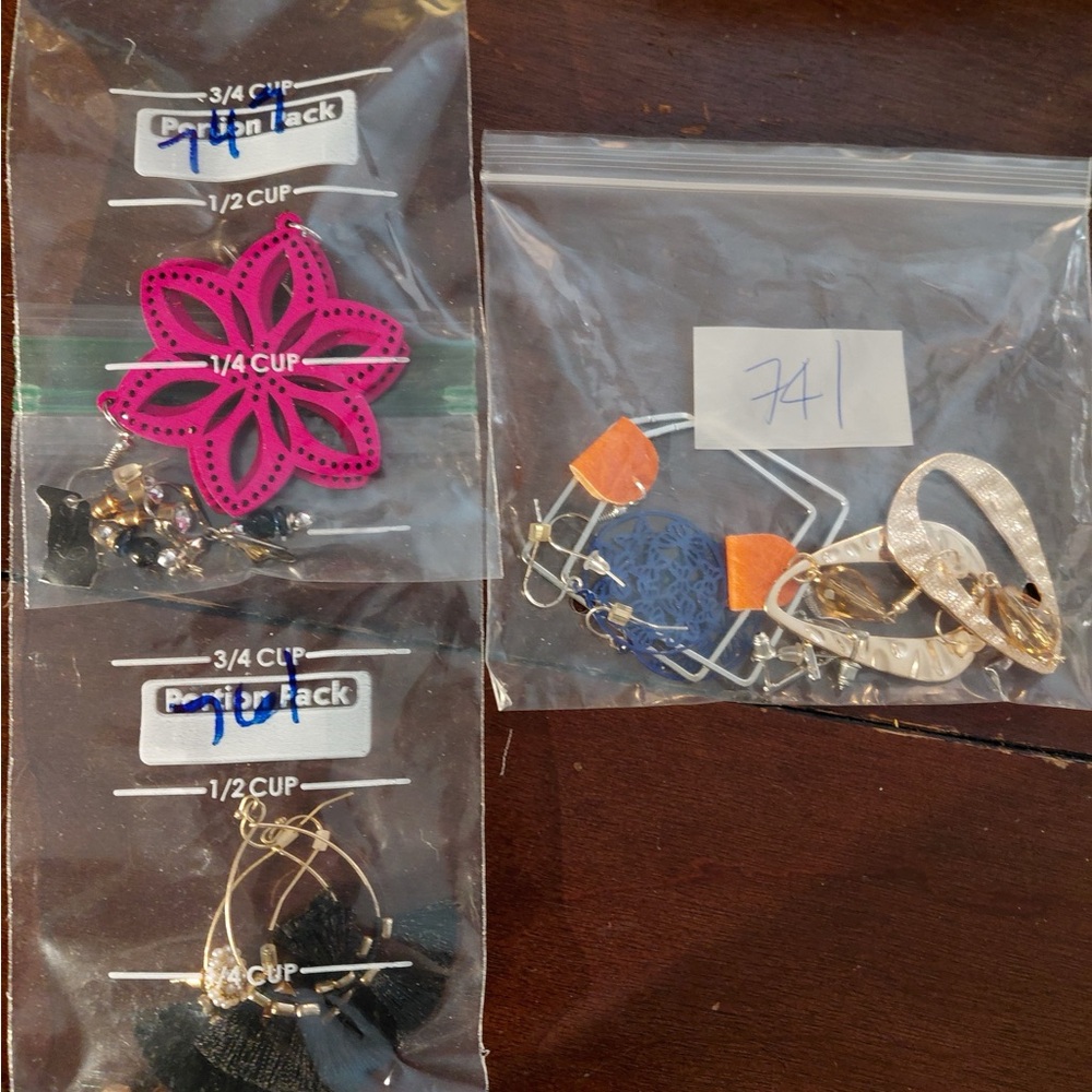Assorted Earrings Set - image 1